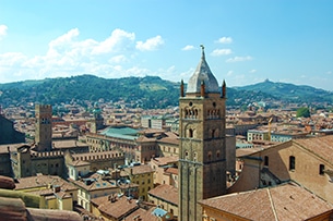 Itinerario a Bologna con bambini, panorama città e colli