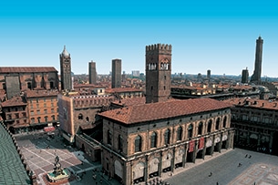 Itinerario a Bologna con bambini, Piazza Maggiore e Piazza Nettuno