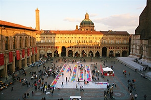 Itinerario a Bologna con bambini, Piazza Maggiore