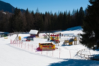 La Val di Zoldo in inverno con i bambini, parco giochi sulla neve