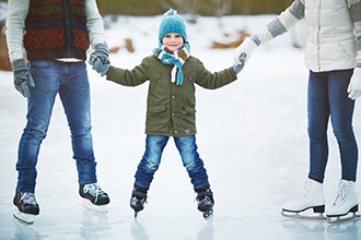 La Val di Zoldo in inverno con i bambini, pattinaggio sul ghiaccio