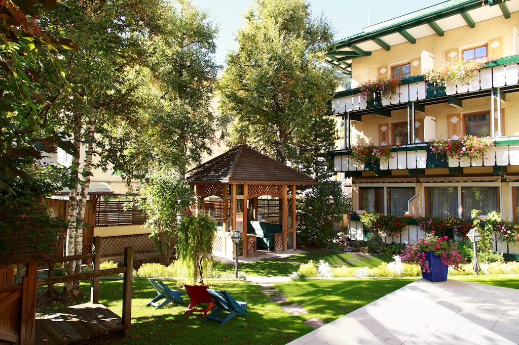 family hotel Cavallino Bianco a San Candido in Val Pusteria, giardino