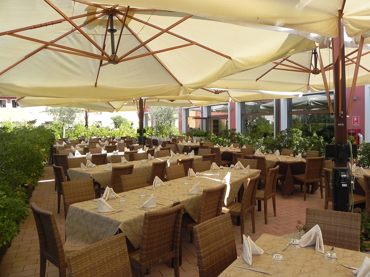 TH Lazise – Hotel Parchi del Garda per bambini vicino al lago, ristorante esterni