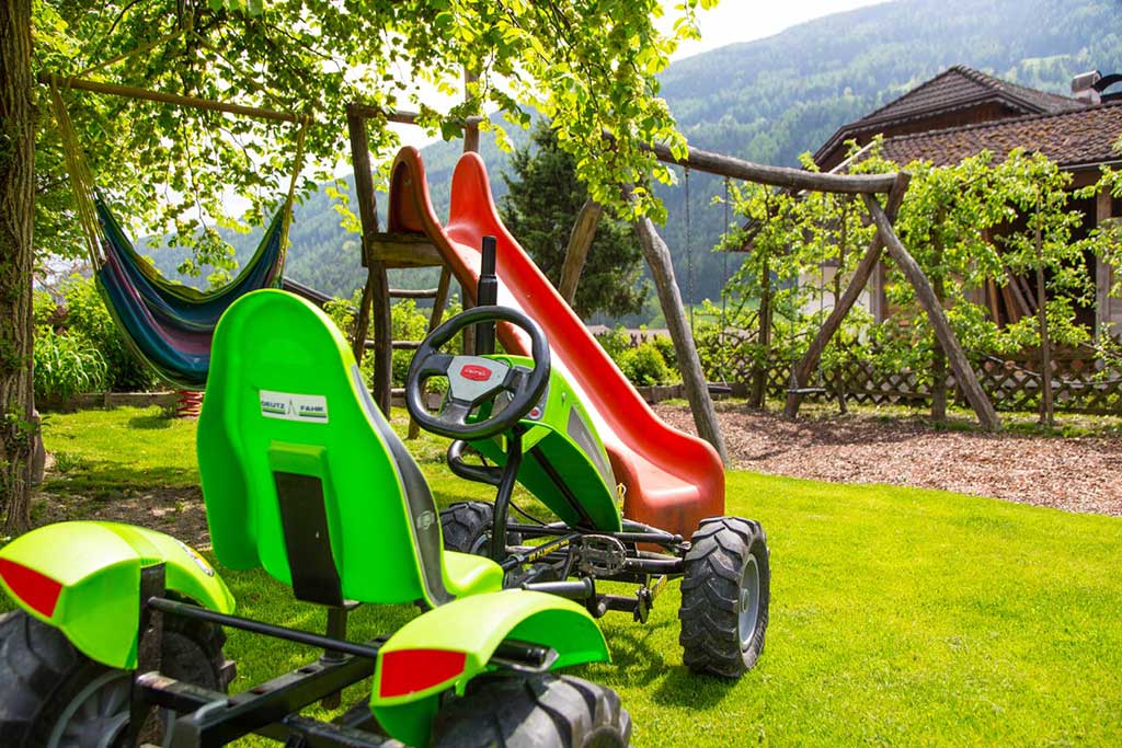 Agriturismo Alto Adige bambini - Residence fattoria Obermoarhof, giochi per bambini