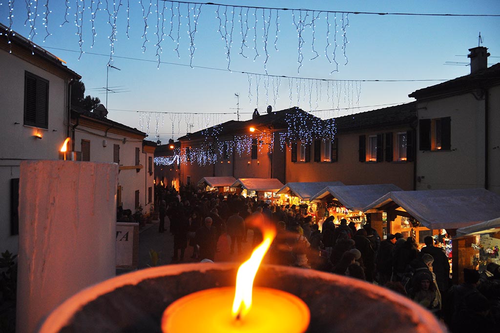 natale-marche-ingresso con candele Candelara2