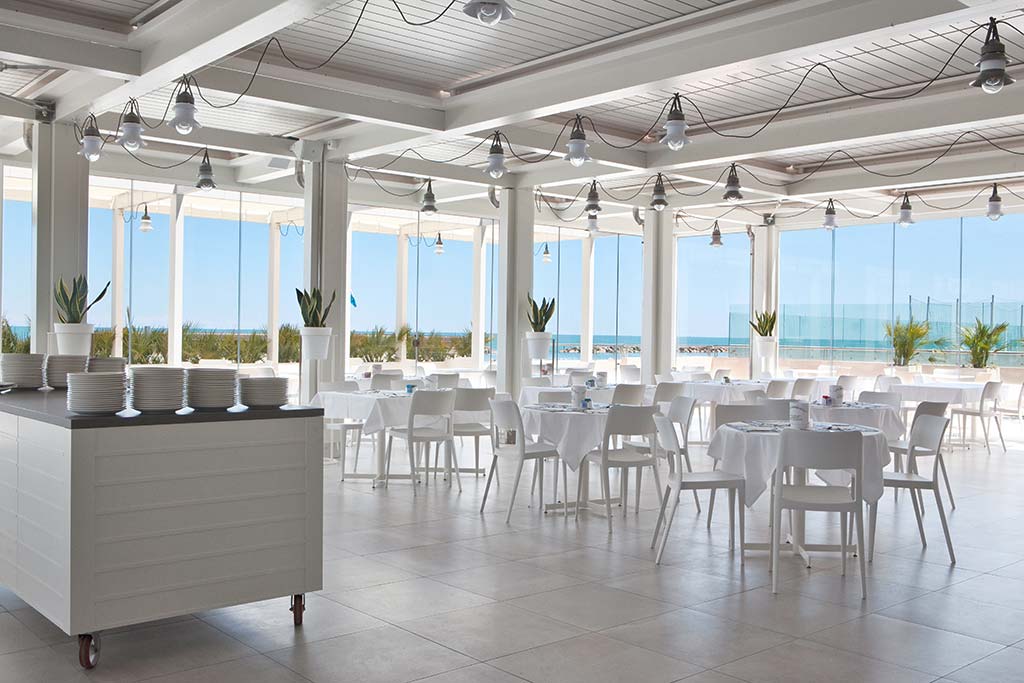 Family hotel Nautilus a Pesaro sul mare, ristorante con vista splendida