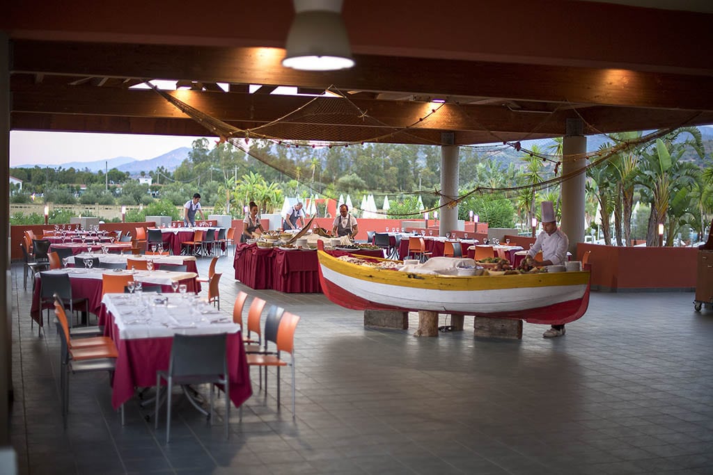 VOI Baia di Tindari Resort in Sicilia per bambini, terrazza ristorante