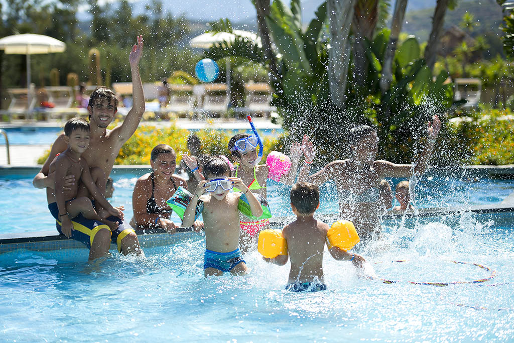 VOI Baia di Tindari Resort in Sicilia per bambini, giochi in piscina