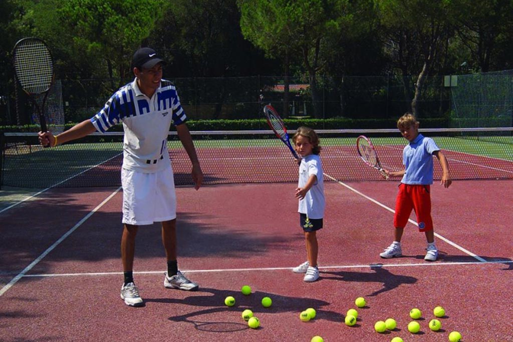 Arco Naturale Club, villaggio per bambini a Palinuro, corsi tennis per bambini