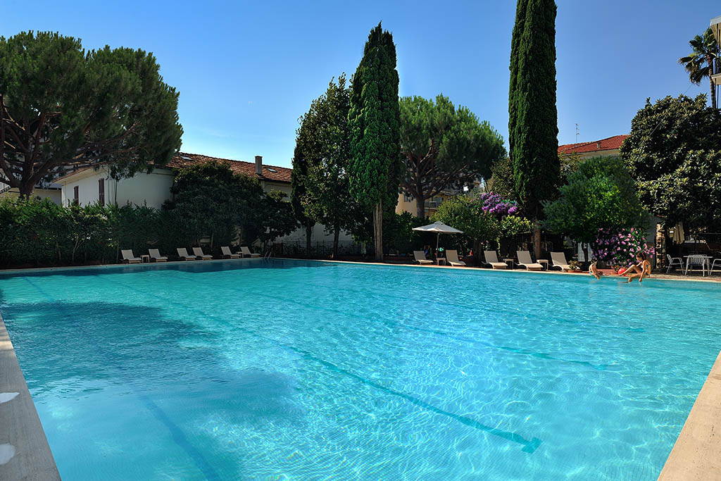 Hotel per bambini in Liguria, Hotel Raffy piscina