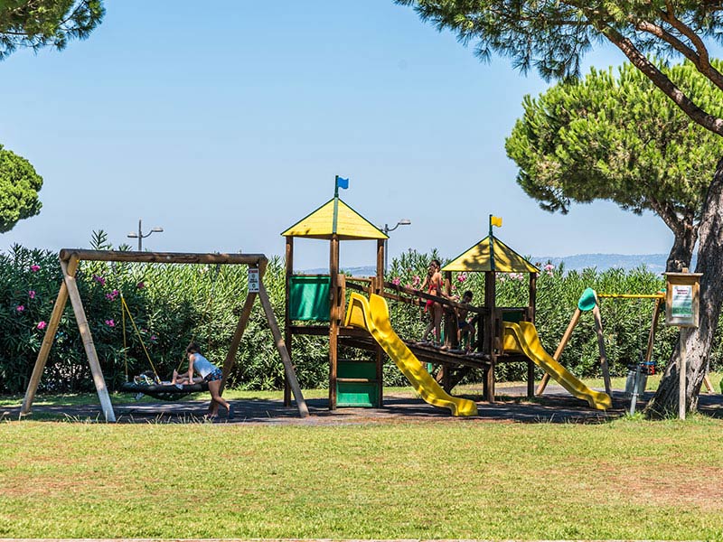 Villaggi Toscana mare per bambini: Camping Village Marina Chiara, parco giochi