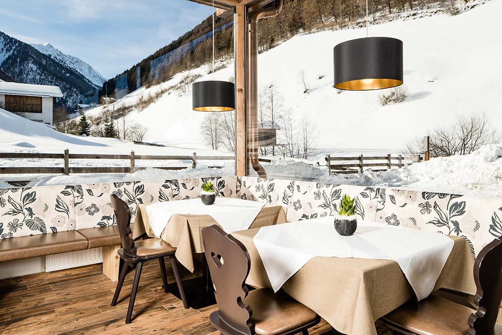 Hotel per famiglie Vipiteno, Hotel Almina Racines Val Giovo, veduta inverno dal ristorante