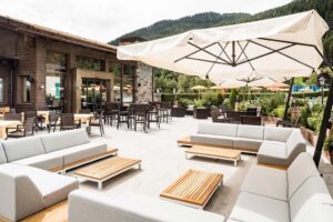 Family Hotel in Alto Adige: Schneeberg Family Resort & Spa, divani terrazza esterna