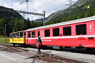 svizzera-treno-bernina-carrozze-panoramiche