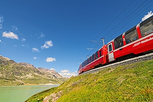 svizzera-treno-bernina-lago2