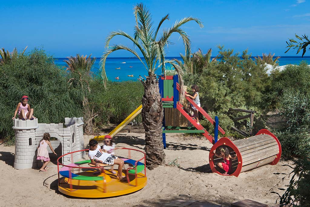 Resort per bambini in Sardegna, Resort & SPA Le Dune, giochi in spiaggia