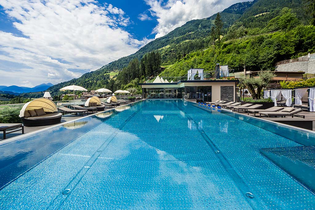 Resort per famiglie in Alto Adige,Quellenhof Luxury Resort Passeier, piscina