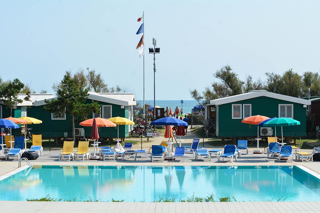 Campeggio Villaggio per bambini a Bibione, Camping Lido, piscina e alloggi