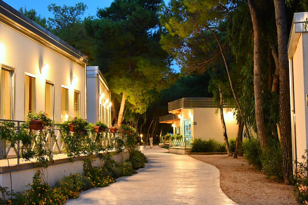 Villaggi mare Basilicata per famiglie, Sira Resort, gli alloggi al tramonto