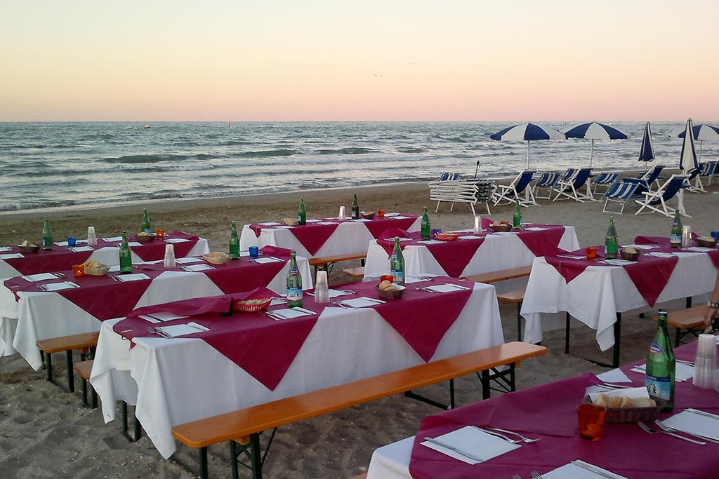 Hotel per famiglie Marotta, Hotel Miramare, cena in spiaggia