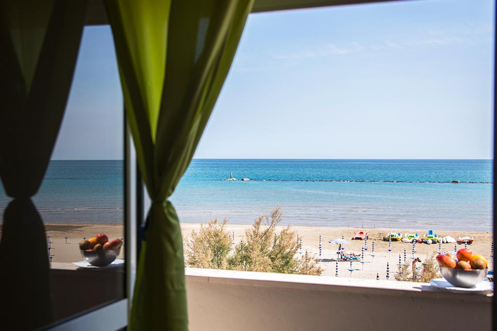 Hotel per famiglie fronte mare Marotta, Hotel Miramare Inn, vista della spiaggia