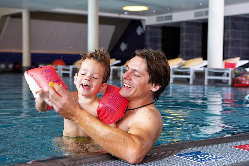 Family Hotel Austria: Hotel Sonnenalpe a Nassfeld in Carinzia, piscina