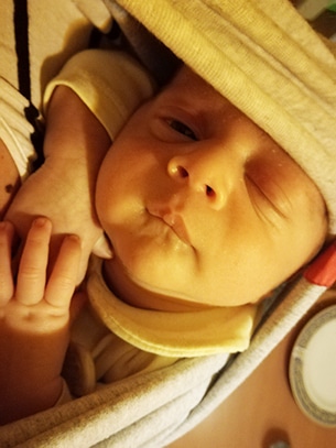 Baby wearing: cos'è e come si pratica, fascia per neonati