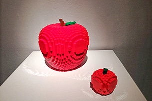 Mostra Lego a Torino, The Art of the Brick, le mele