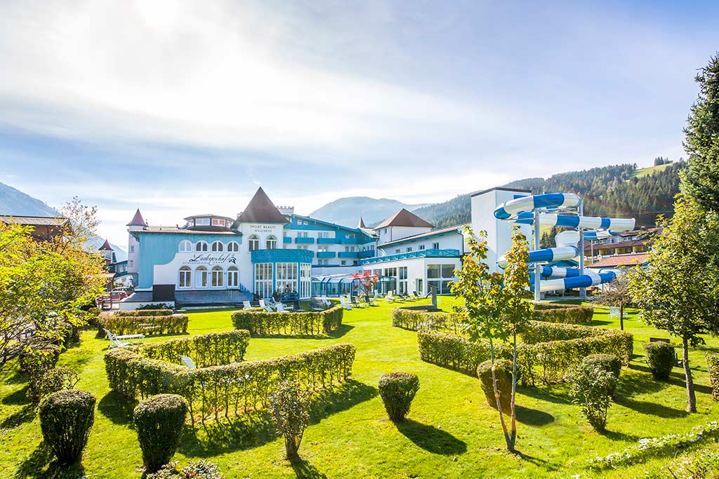 Hotel per bambini a Flachau, Salisburghese, Schlosshotel Lacknerhof, estate