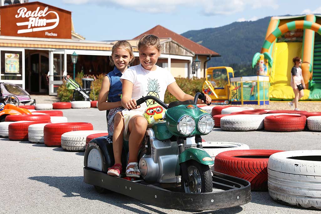 Hotel per bambini a Flachau, Salisburghese, Schlosshotel Lacknerhof, moto elettriche