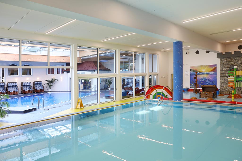 Hotel per bambini a Flachau, Salisburghese, Schlosshotel Lacknerhof, piscina
