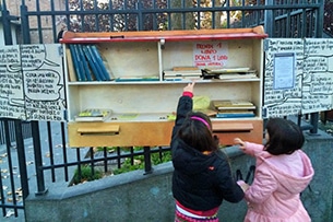 Mercati di Roma per bambini, San Cosimato libreria in piazzetta