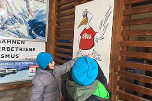Svizzera, Grachen con bambini, parco giochi SiSu