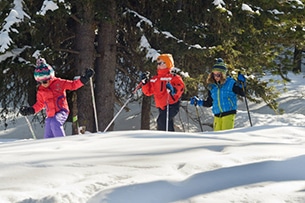 Svizzera, Grachen con bambini, sulle piste da sci