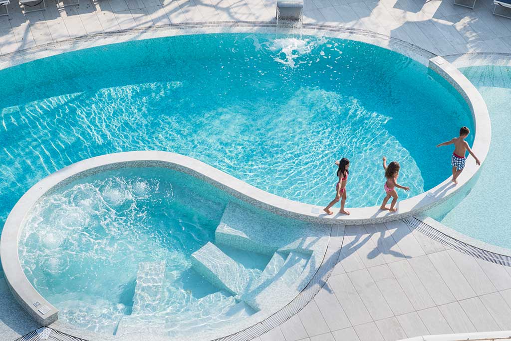 Blu Suite Resort per bambini a Igea Marina, piscina esterna