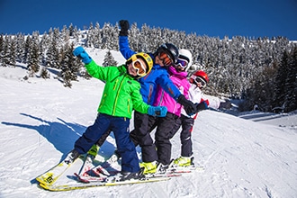 l'Alpe Cimbra per i bambini d'inverno, sci