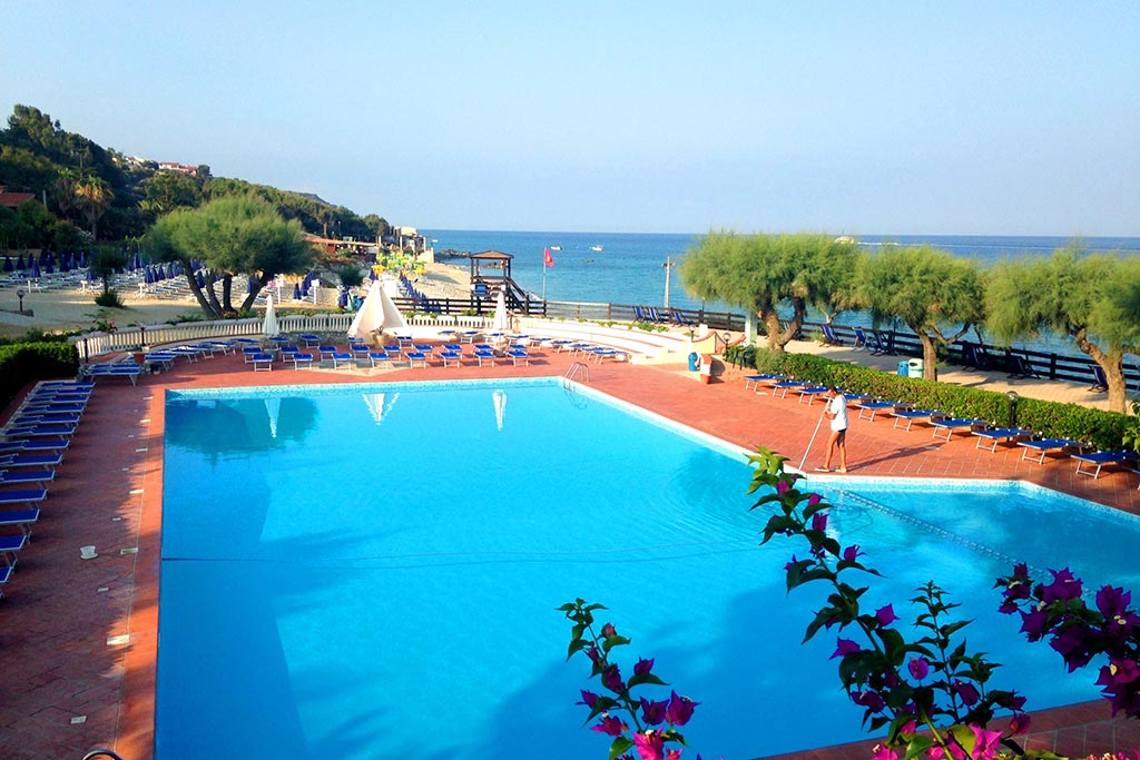 Villaggio per bambini a Capo Vaticano, Hotel Villaggio Roller Club, piscina