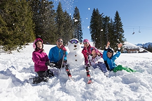 Tarvisio con bambini sulla neve, ph F. Gallina
