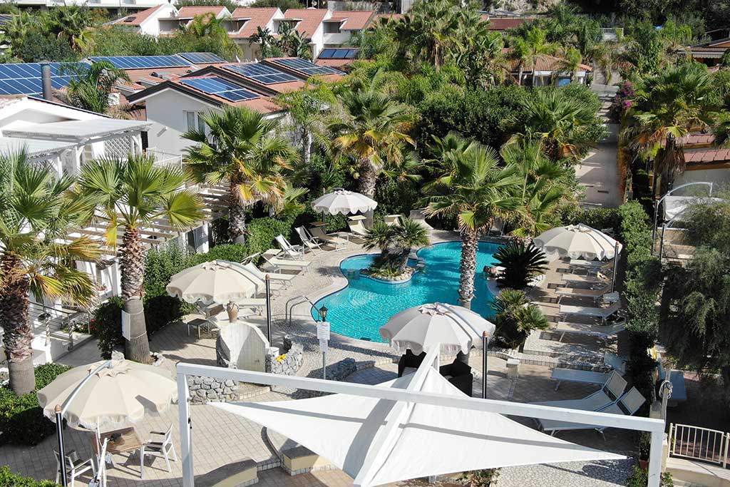 Resort per famiglie a Capo Vaticano, Baia del Godano Resort & Spa, piscina
