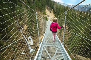 Trentino in primavera con i bambini, il ponte tibetano 