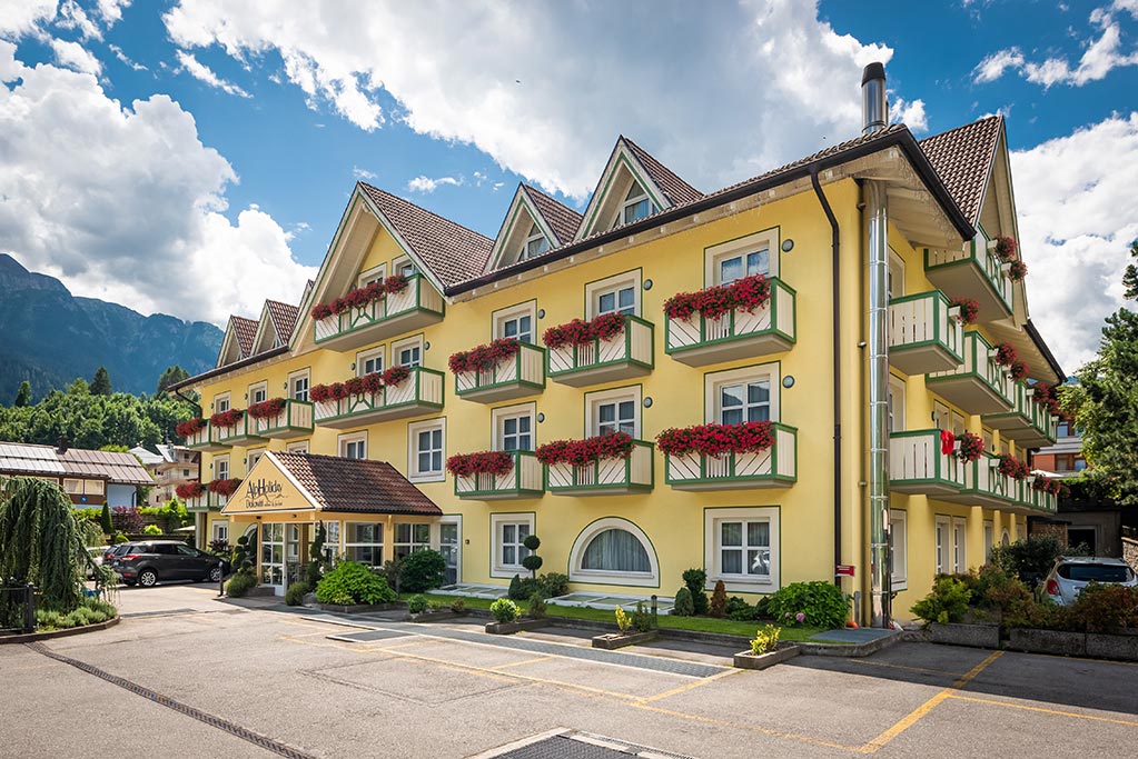 AlpHoliday Dolomiti family hotel per bambini in Val di Sole, esterno estate