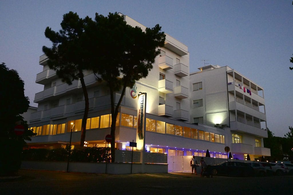 Color Metropolitan Family Hotel Cesenatico, vista di sera