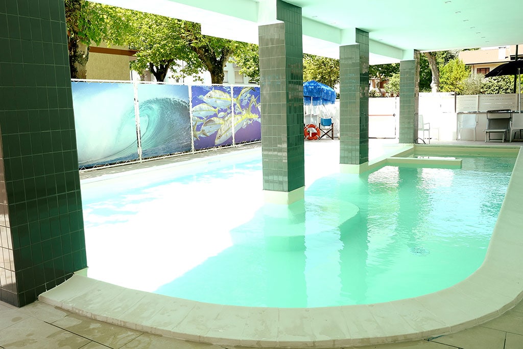 Color Metropolitan Family Hotel Cesenatico, piscina