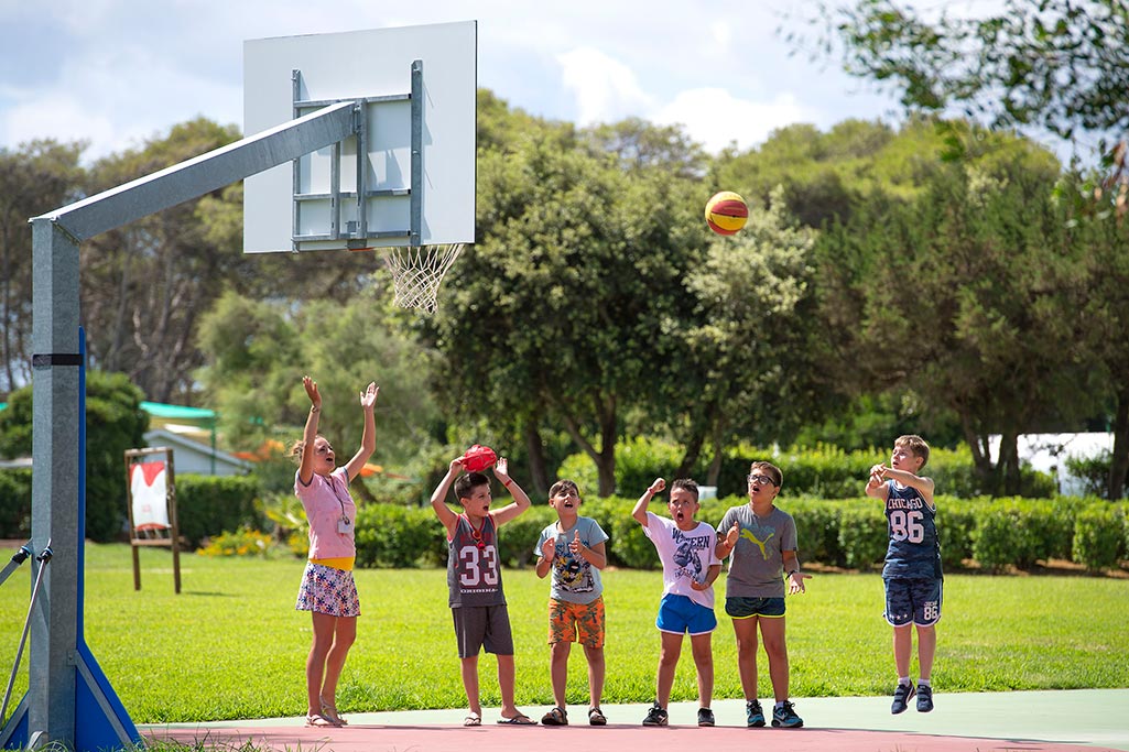 VOI Alimini Resort per bambini in Puglia, nel Salento, basket