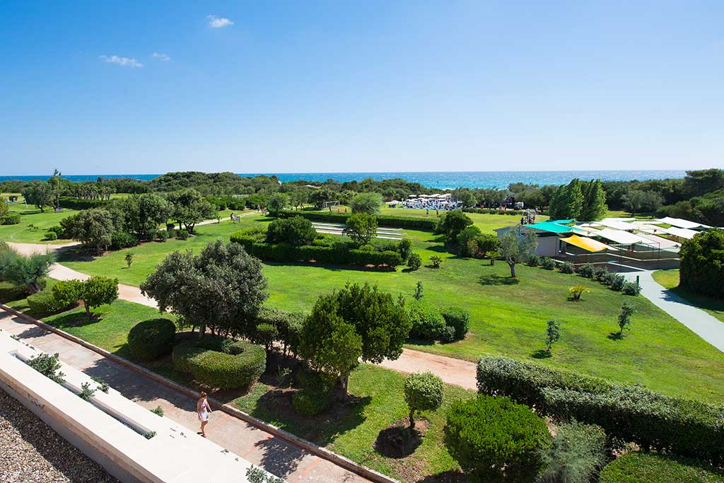 VOI Alimini Resort per bambini in Puglia, nel Salento, il verde e la vista mare
