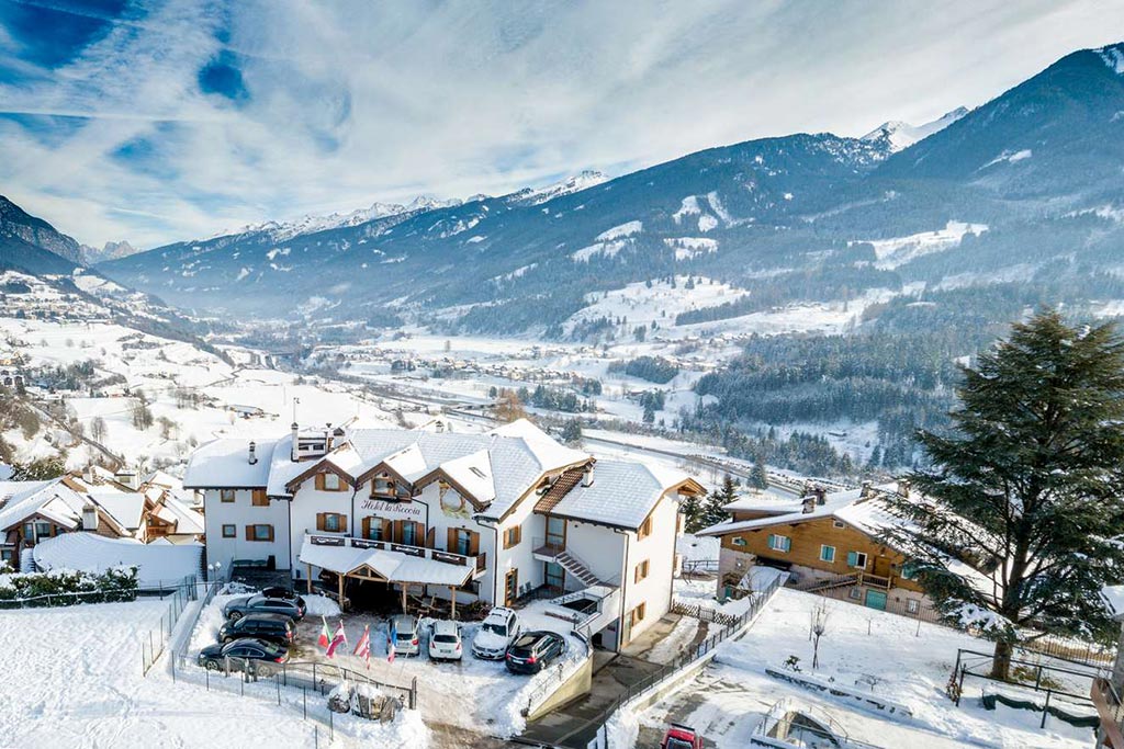 Hotel alla Roccia per famiglie in Val di Fiemme, panoramica inverno