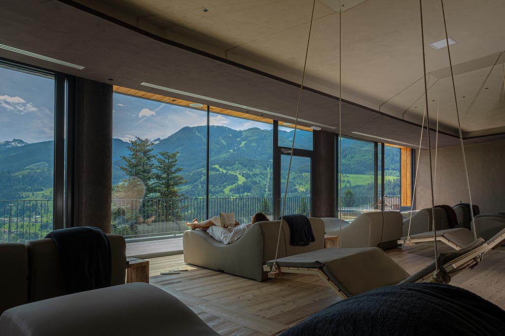Hotel alla Roccia per famiglie in Val di Fiemme, lettini relax