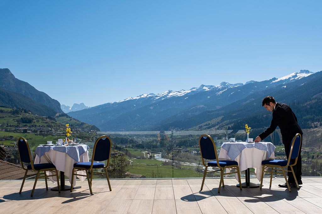 Hotel alla Roccia per famiglie in Val di Fiemme, colazione in terrazza