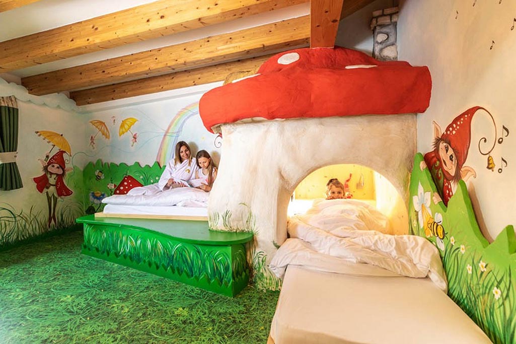 Family Hotel La Grotta, per famiglie in Val di Fassa, camere a tema
