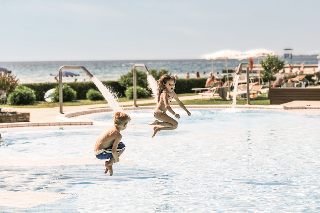 Falkensteiner Borik Hotel per bambini in Croazia, piscina vista mare